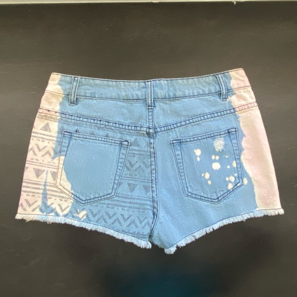 Fire Los Angeles Distressed Jean
Shorts Juniors Sz9 Pink & White
Aztec Pattern - Picture 2 of 7